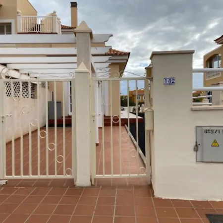Bungalow Las Rocas 2 Con Piscina * La Guirra