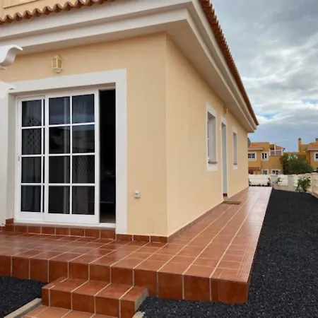 Bungalow Las Rocas 2 Con Piscina Holiday home La Guirra