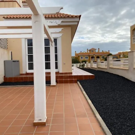 Bungalow Las Rocas 2 Con Piscina * La Guirra